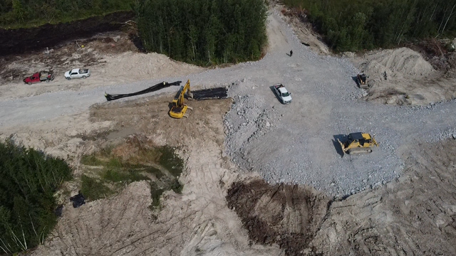 BisonModular's tweet photo. The Phase 3 homes of our 28-home Duplex Housing project are arriving! 

While we were constructing these homes at our shop, we had a crew preparing the actual site 🏠 ⁣
⁣
#BuiltBisonStrong #ContainerHomes #ShippingContainerHomes #FamilyHomes #FirstNations #NorthernManitoba https://t.co/KLIYcGqX3Q