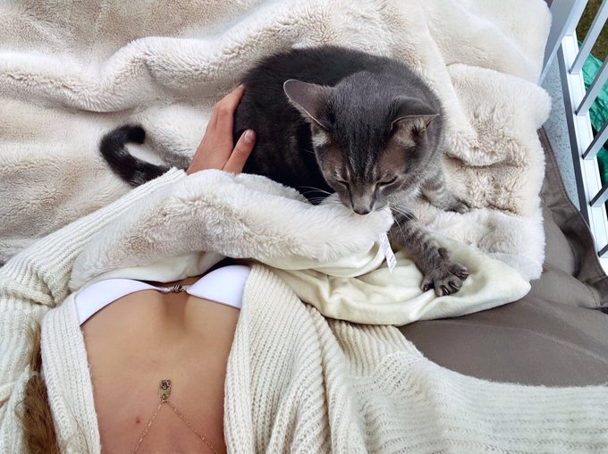 Time for an outdoor nap after my 3 hours of pole dance class training 😀🔥&hellip;  😅 Good Night 😹💓💤 https://t