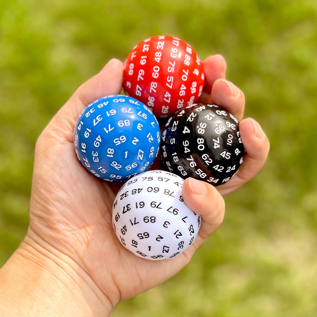 こかど サンセットゲームズ على تويتر 新発売 伝説の100面体ダイスの別名はゴルフボール 転がりすぎて止まらないことがおもしろネタになるパーセンテージダイス 白黒赤青の4色で文字などデザイン新型です T Co Zcajlczobh ゲムマ ゲームマーケット こかど サンセットゲームズ على تويتر 新発売 伝説の100面体ダイスの別名はゴルフボール 転がりすぎて止まらないことがおもしろネタになるパーセンテージダイス 白黒赤青の4色で文字などデザイン新型です T Co Zcajlczobh ゲムマ ゲームマーケット