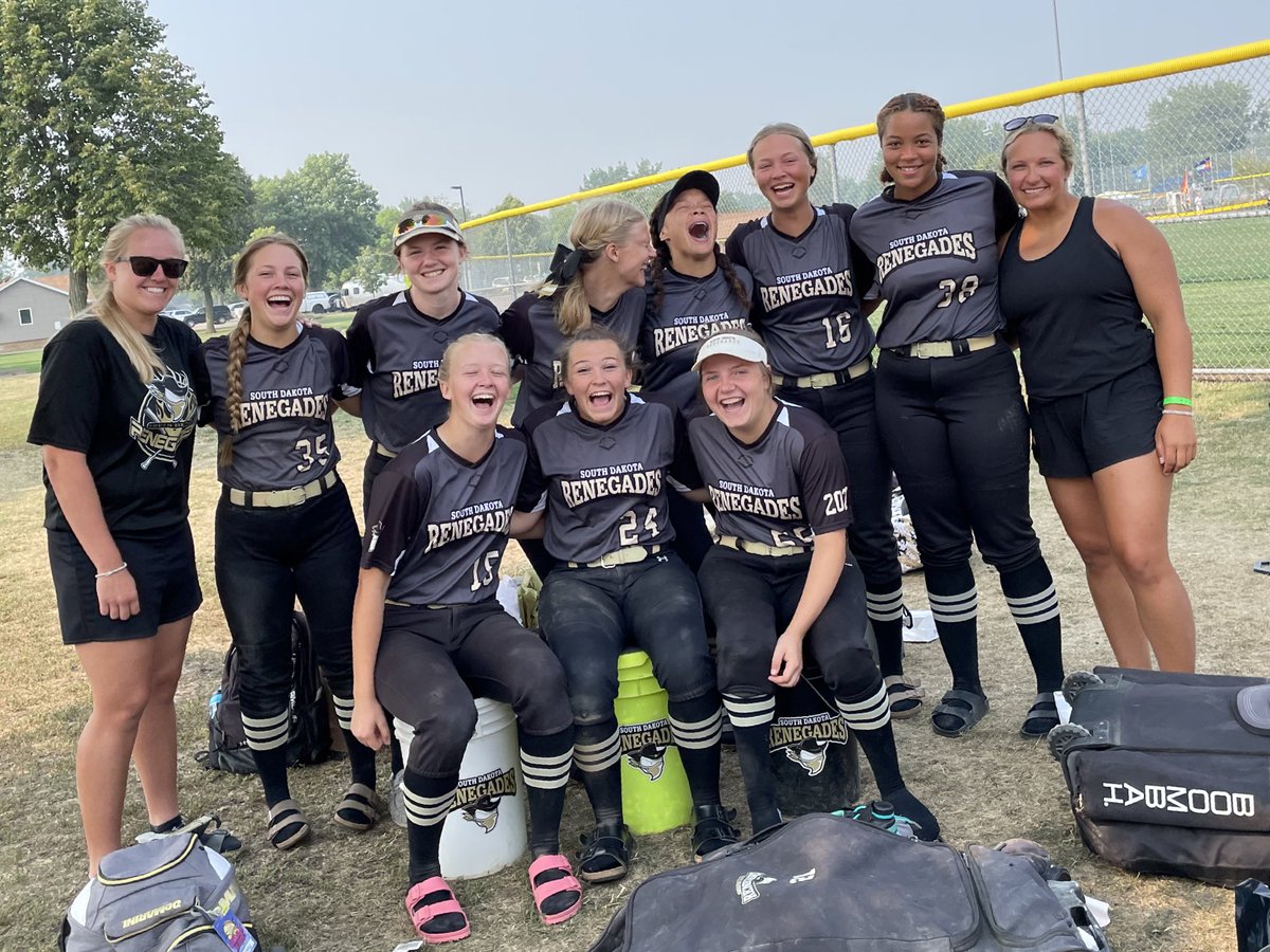 south_04's tweet image. We wrapped up our season this week, following a summer of successes and opportunities to learn and grow.  🤍💛🖤 Thank you to our coaches @GraceGlanzer @euitts , families and fans for investing in us.  

#sdrenegades