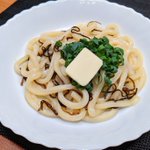 調味料を混ぜるだけで超簡単!？「激ウマ塩こんぶバターうどん」の作り方!