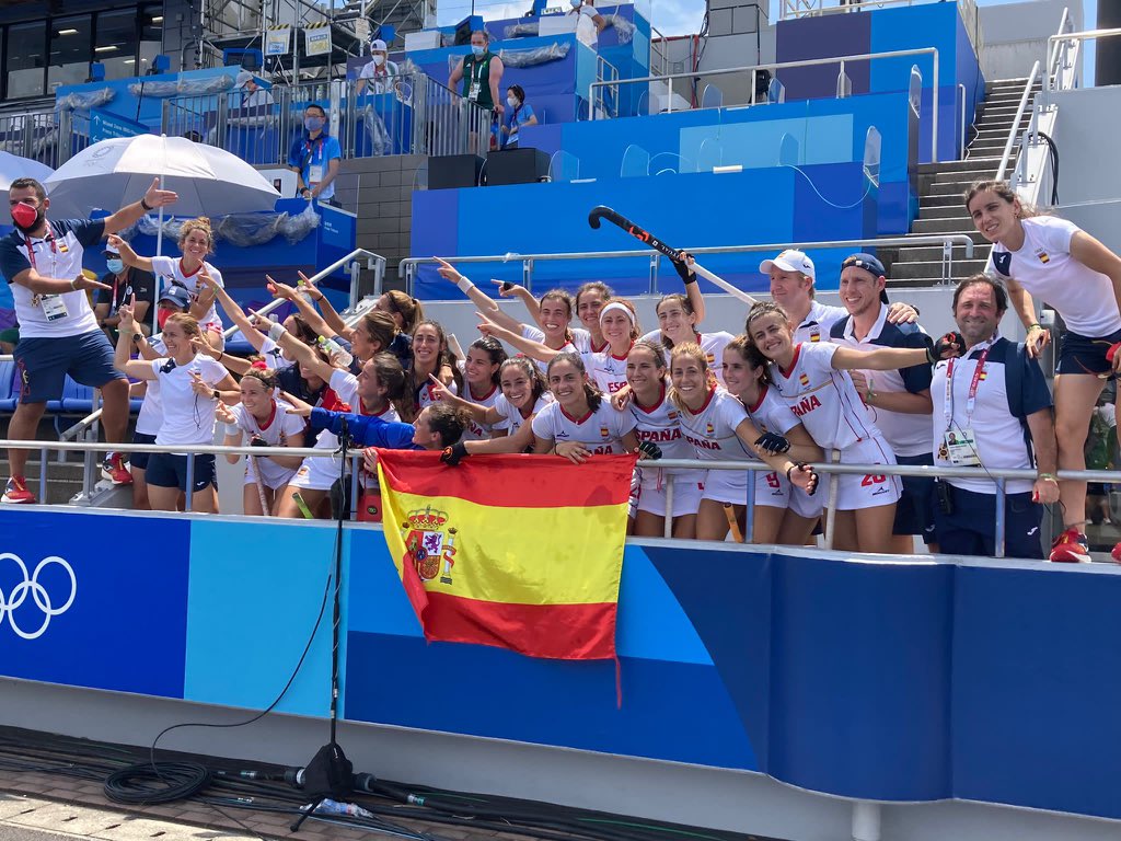 ¡Estamos en CUARTOS!. 🇪🇸 4-1 🇯🇵 #ElCorazónDeEspaña #TeamESP #Tokyo2020 #StrongerTogether #Hockey #HockeyInvites <a href="/COE_es/">Comité Olímpico Español</a> <a href="/Tokyo2020/">#Tokyo2020</a> <a href="/Olympics/">The Olympic Games</a> <a href="/rfe_hockey/">Hockey España</a>
<a href="/FIH_Hockey/">International Hockey Federation</a>