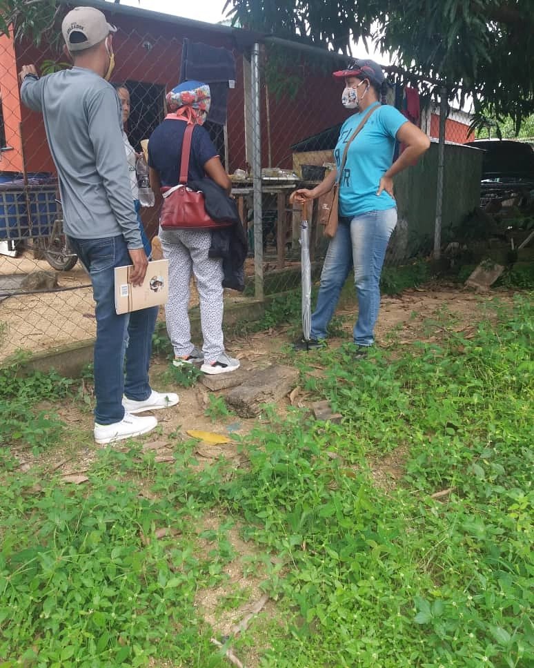 ADOrgTinaco's tweet photo. El pasado #28 de Julio se cumplió con las visitas casa x casa en el Sector Colinas de San Lorenzo de Tinaco, dónde visualizamos la gran problemática que existe en el Sector, en cuanto a vialidad y servicios básicos. #AccionDemocratica comprometida con Tinaco. https://t.co/RcQc8mMtwa