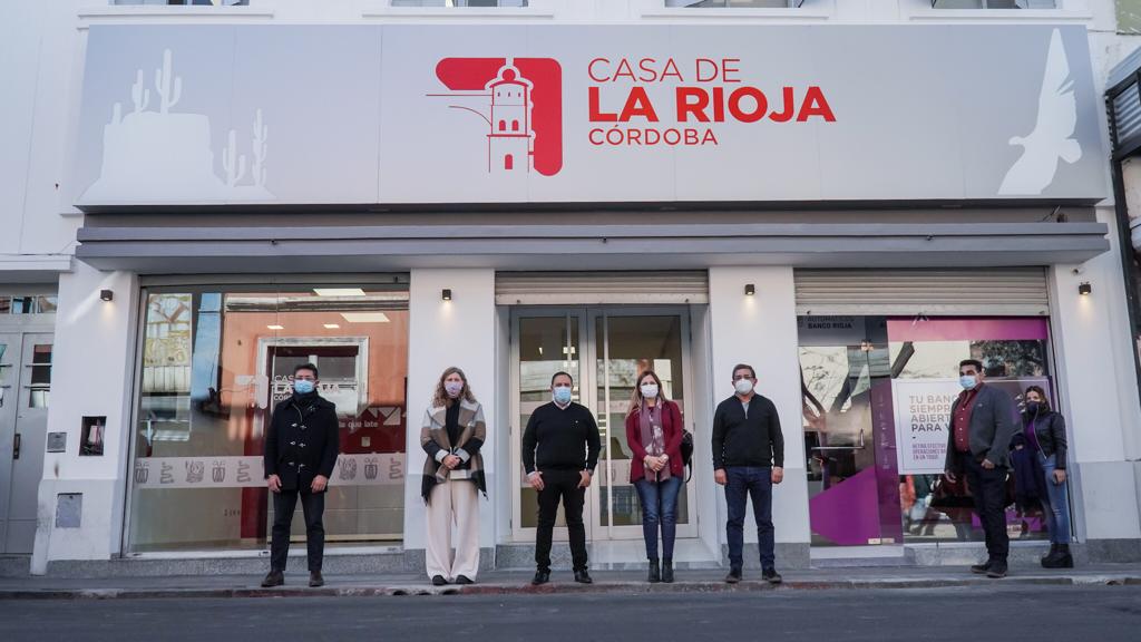 A dos cuadras de la Terminal de omnibus‼️

💥Pronto abrirá sus puertas La Casa de La Rioja en Córdoba‼️Tendrá servicios de ✅asistencia social, anexos de ✅ <a href="/APOSLR/">APOS La Rioja</a>  y ✅ <a href="/BancoRioja/">Banco Rioja</a>, ✅turismo y✅ cultura. El gob <a href="/QuintelaRicardo/">Ricardo Quintela</a>
, <a href="/GabyPedrali/">Gaby Pedrali</a>
Y <a href="/RickiHerreraDP/">Ricardo Herrera Difusión</a> la visitaron