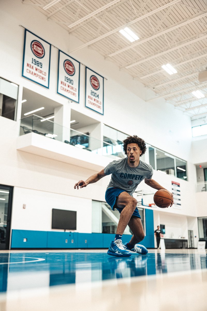 DetroitPistons's tweet photo. Their first day as a Piston was spent in the gym. #NoBrakes

"Competitive. Consistent. High character guys." https://t.co/cWhiCk1q1W