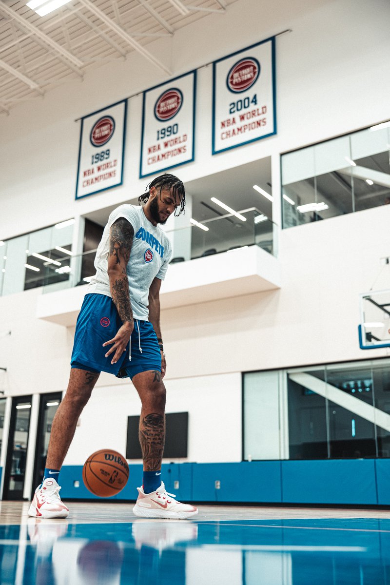 DetroitPistons's tweet photo. Their first day as a Piston was spent in the gym. #NoBrakes

"Competitive. Consistent. High character guys." https://t.co/cWhiCk1q1W