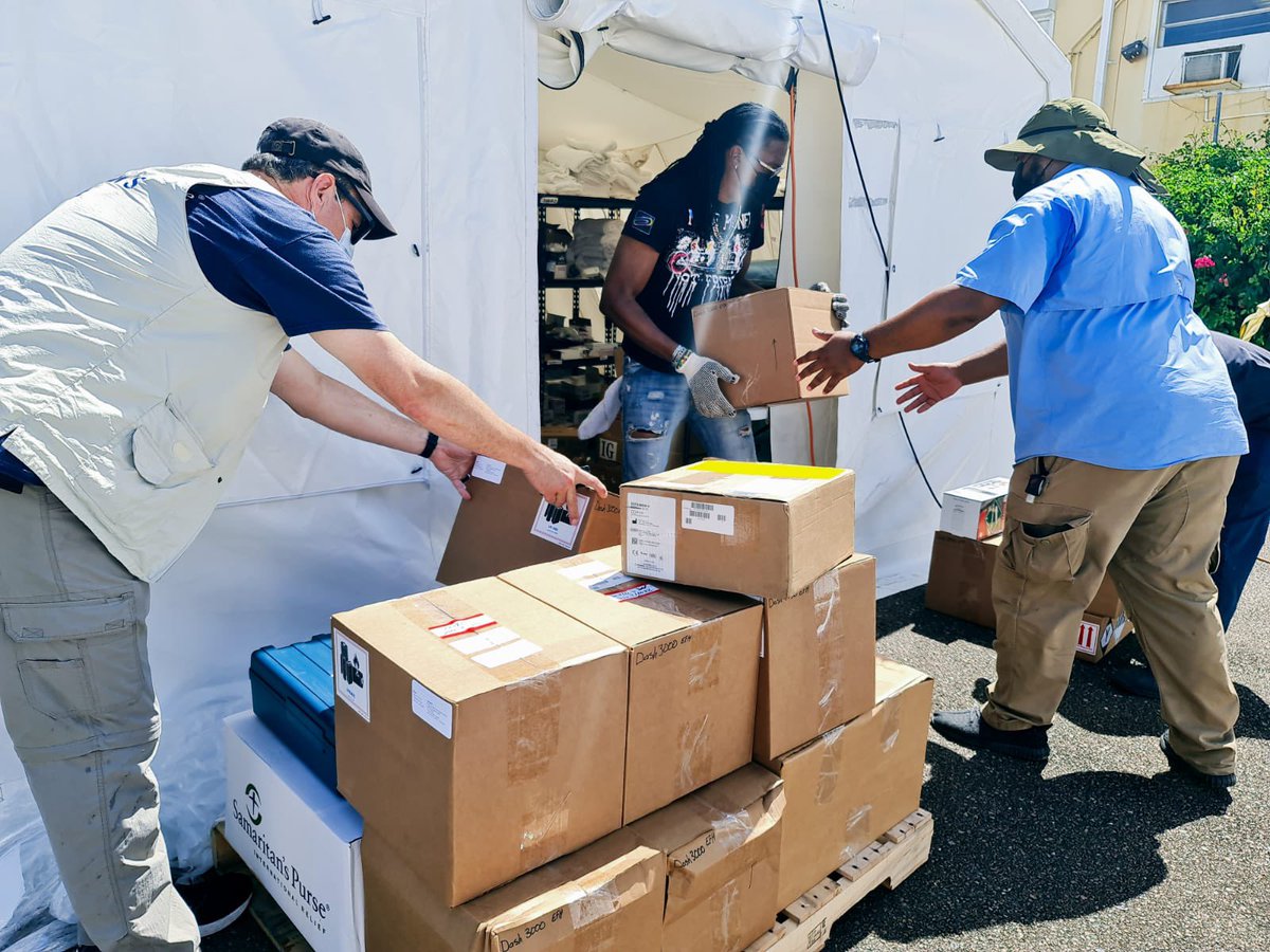 minnis_dr's tweet image. PMH is boosting its capacity to care for COVID patients with help from @SamaritansPurse with the addition of 2 medical tents and 18 beds. Thank you Samaritan’s Purse for once again proving to be a true friend to The Bahamas.
