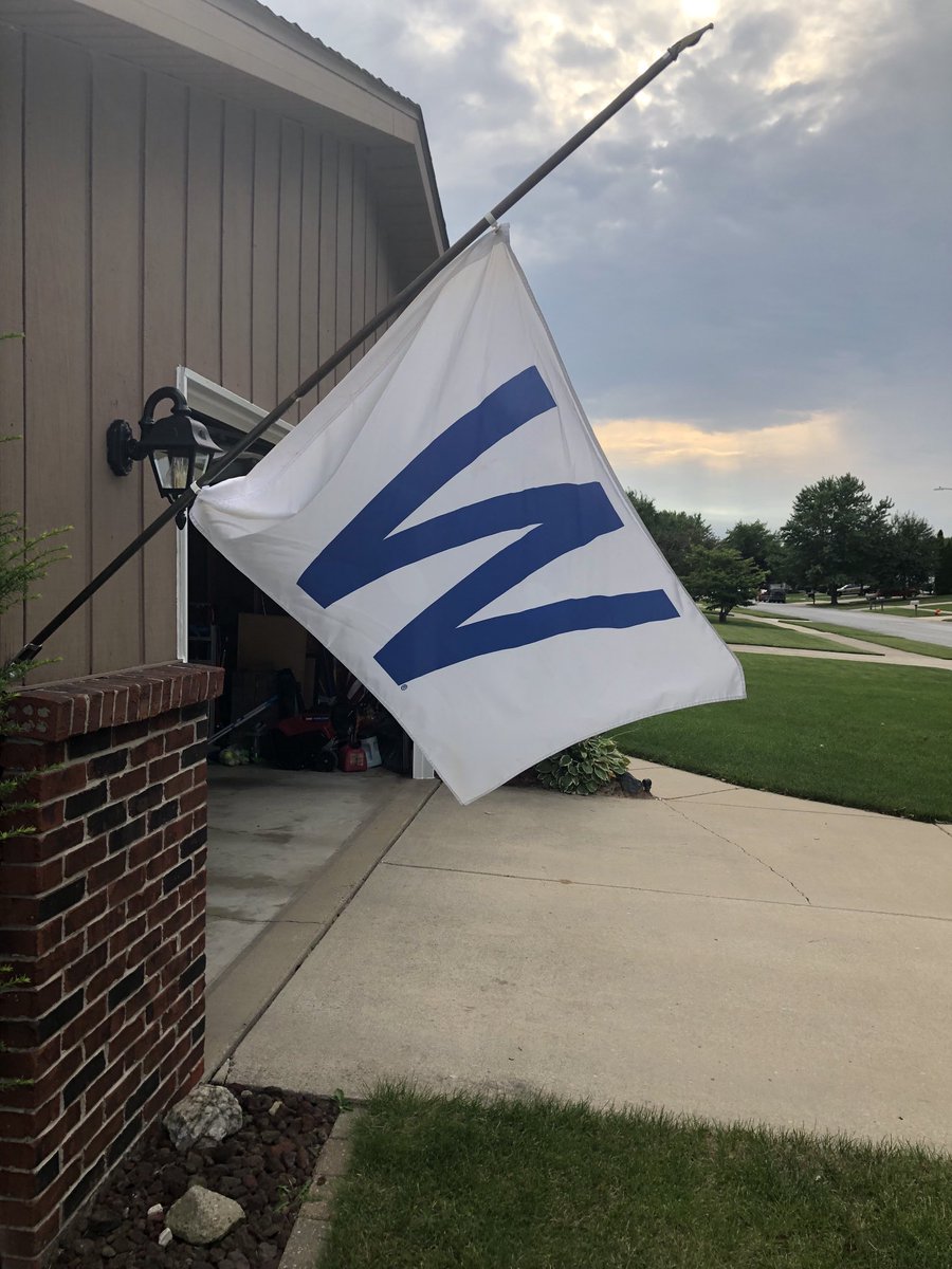 14ernie's tweet image. Cubs W-Half mast after Cubs roster massacre!