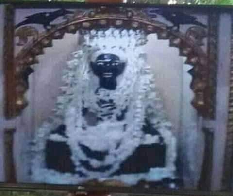 orai_ashok's tweet photo. 🌹 *आज शनिवार के अद्भुत दर्शन* 🌹
🌹🙏 *जय मां पीतांबरा माई*🙏🌹
🌹🙏 *जय मां धूमावती माता*🙏🌹
🌹🙏🌹🙏जय श्री शिव शक्ति धूमावती माई जी मैया आपके चरणों में कोटि कोटि नतमस्तक नमन🙏🙏माँ सभी बच्चों व भक्तों पर अपनी कृपा दृष्टि बनाये रखना कोई भय पीतांबरा माई तेरी सदा ही जय🌷🌸🍀 https://t.co/CnASKxDSww