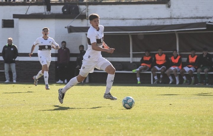 Club Atlético Platense 🇬🇧 on X: [Reserve] #TorneoLPF 🏆 #Date4 1️⃣1️⃣📸  © ️ Protocol photos of the start against Rojo in Galván. Everything # Platense supports you, Franco Valentini 💪🏼 #VamosCalamares🦑   / X