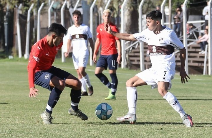 Club Atlético Platense 🇬🇧 on X: [Reserve] #TorneoLPF 🏆 #Date4 1️⃣1️⃣📸  © ️ Protocol photos of the start against Rojo in Galván. Everything # Platense supports you, Franco Valentini 💪🏼 #VamosCalamares🦑   / X