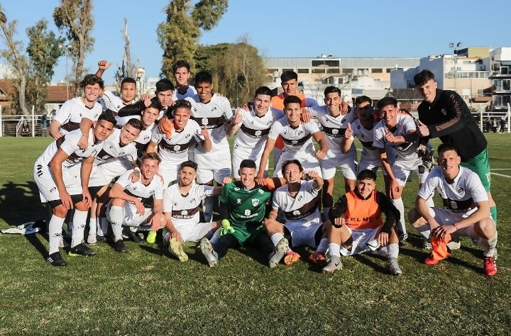 Club Atlético Platense 🇬🇧 on X: [Reserve] #TorneoLPF 🏆 #Date4 1️⃣1️⃣📸  © ️ Protocol photos of the start against Rojo in Galván. Everything # Platense supports you, Franco Valentini 💪🏼 #VamosCalamares🦑   / X