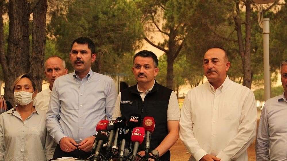KarahanSyl's tweet photo. Darbe var vatandaş koş!
Deprem var vatandaş koş!
Sel var vatandaş koş!
Yangın var vatandaş koş!
Siz niye varsınız o zaman?#hükümetistifa https://t.co/jhzpRWEptO