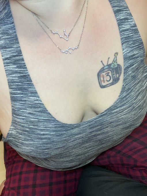 trying to decide which ring light setting makes my tits look best https://t.co/93pPxLBukc