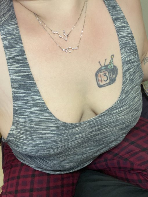 trying to decide which ring light setting makes my tits look best https://t.co/93pPxLBukc