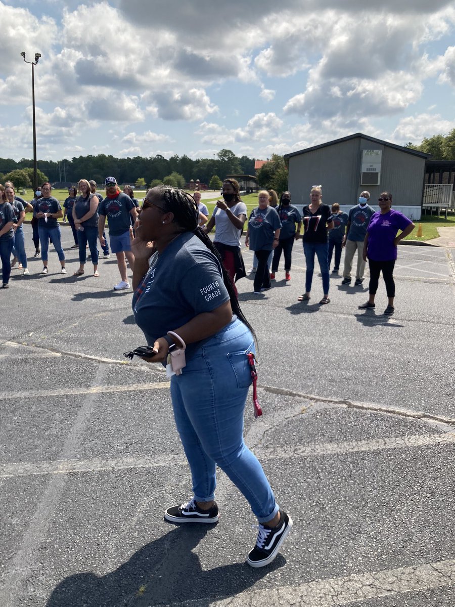 JosephMartinLC's tweet photo. Our first “Meet in the Middle” with the JME Superstars &amp; the SGMS Eagles was a fantastic block party event!  Our staff is READY for the 2021-2022 school year! @LibertyCoSchool @akjohnsonEdS https://t.co/EfQQMmrN5k