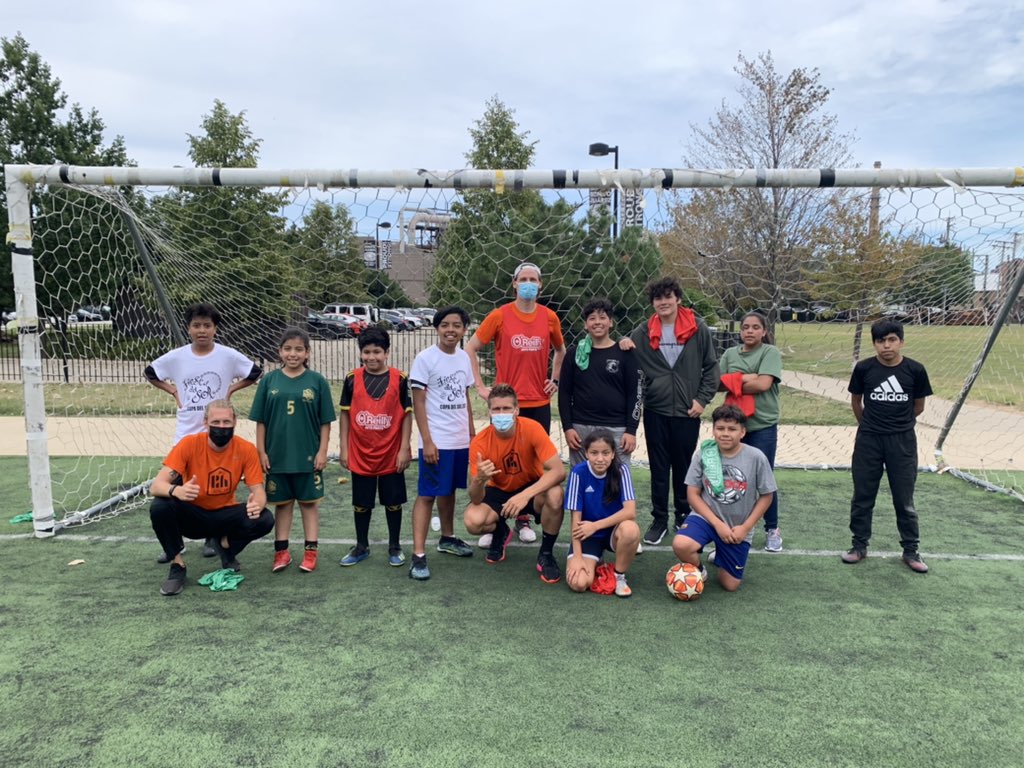 ChicagoHouse_AC's tweet photo. Nothing better than this. ⚽️

Thanks to @fiestadelsol and @pilsenneighbors for partnering with us on a youth soccer clinic this afternoon! #BuildChicagoSoccer https://t.co/rGe1uJKNck