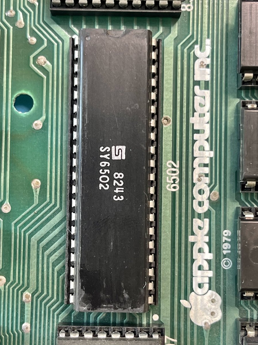 GarthBeagle's tweet image. The 6502 processor 

#mostechnology6502 #sy6502 #synertek #apple #appleii #appleiiplus