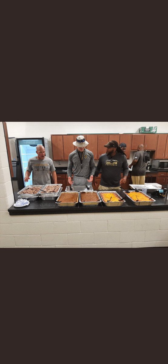 Carrollton_High's tweet photo. Huge thanks to Samโs House BBQ and some Master Barbers (former Trojans Charlie Lanier, Armani Phillips, and Telvin Brown) for providing delicious food and cuts to the Trojan Football program! #DeliciousFood #GreatCuts https://t.co/8lsleo3G7I