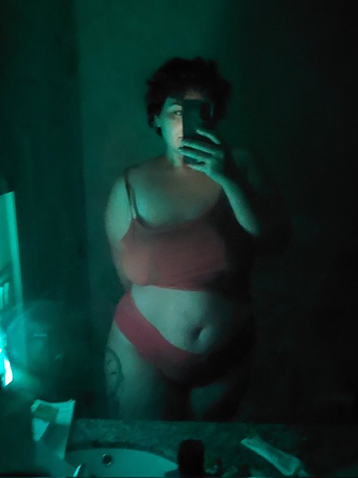 Cum play with me. I'm waiting! 🐱🟢🔴👽🌺🥰 https://t.co/ZN9l9wFUqI
