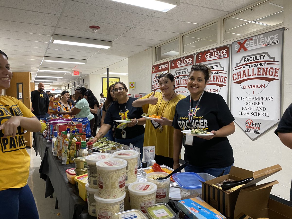 ParklandLibrar1's tweet photo. Good food, great company happening only @ThePark. #BeGlorious #THEDISTRICT @phsmats https://t.co/2BbVEnZT04