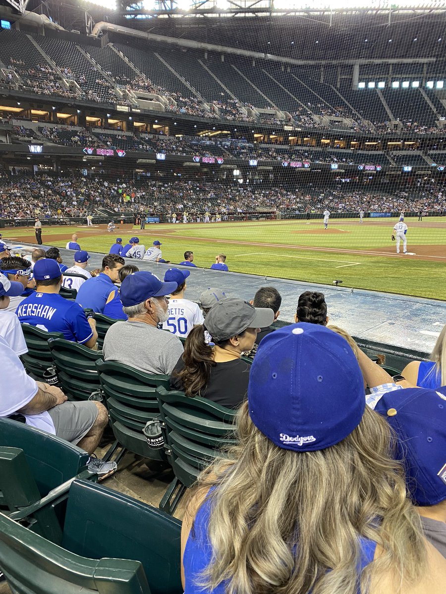 MicquelCastro's tweet photo. Sitting in enemy territory with the worst fans but you catch a glimpse of a legend ♥️⚾️ https://t.co/ZXeDvOXQTV