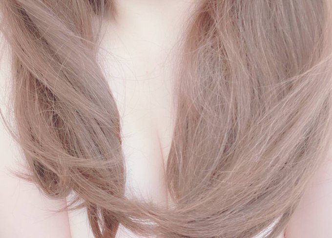 おはようございます💕 寝起きの全裸です笑 https://t.co/q7LRZ60n6e