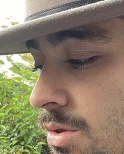 OTBsadie's tweet photo. no nose ring :( https://t.co/dN6NZWvqMG