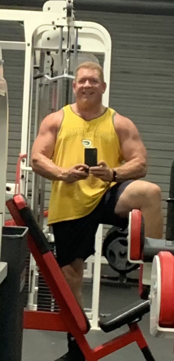 goldenjames82's tweet photo. Feel Good Friday! Survived first week back in school, training and meals on point! Dropped 9.5 lbs BF since Monday 💪 #fitover52 #bodybuilding #spedteachermuscle #happylife https://t.co/SNPPycB18m