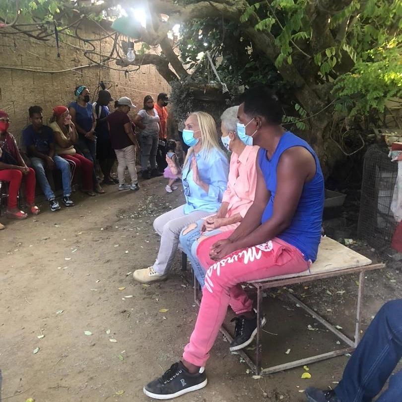 Nuevaespartaco2's tweet photo. El tener el contacto con ese pueblo que está desasistido, me compromete a trabajar en ser más Eficiente y Progreso. Hoy te hablo a ti, para que esté 8 de Agosto  votemos por #Milkaolivero para que sea la Candidata a la Gobernación.  #ChavezCorazonDelPueblo https://t.co/4ufxjg1EDN