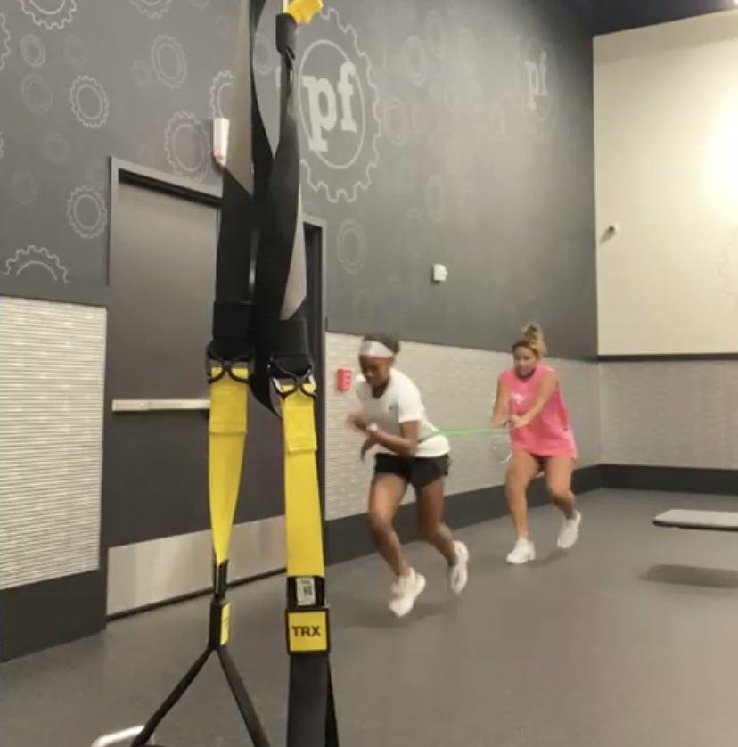 TaylorGK18's tweet photo. Friday Nights at @PlanetFitness then @ChimisFood with @MiaDSoccer13. Maybe we should've reversed that order. #cardiothencarbs #latecarbs #lotsofcarbs 🤷🏽♀️💪🏽 https://t.co/OOiAeAsNkQ