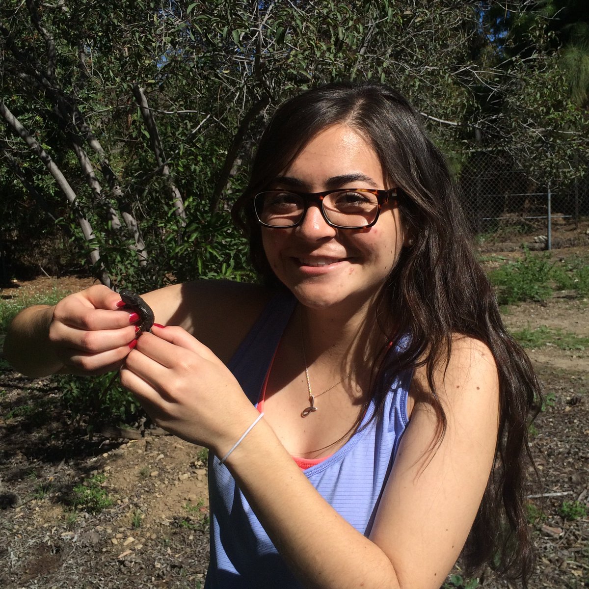 Congratulations Dr. Jessica Hernandez @BiologaMexicana!! Couldn’t be prouder of you! From our early biologist days of catching lizards all the way through PhDs it’s been amazing having you as a lab sister 🎉