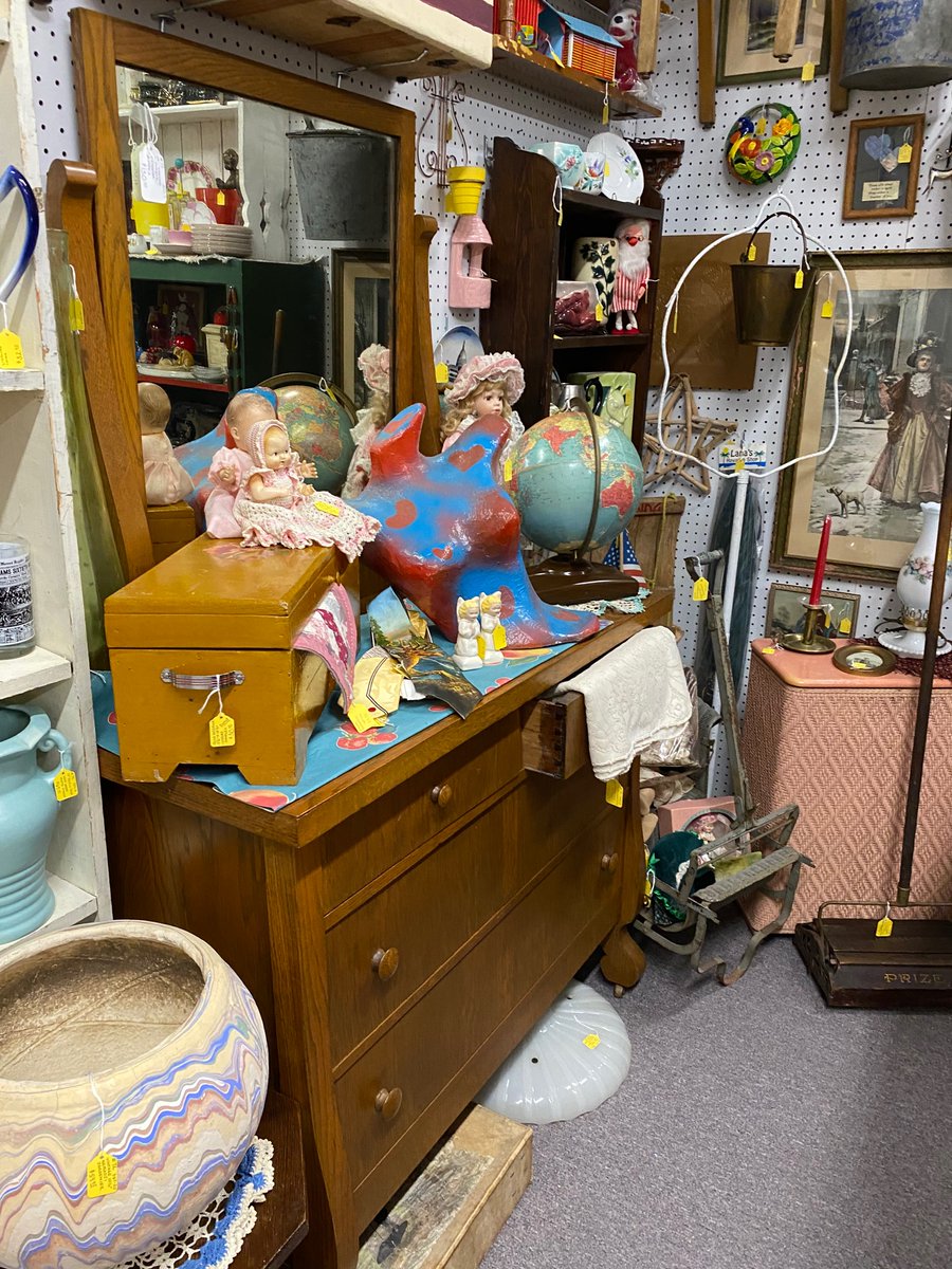NolaBarger's tweet photo. One day PoP-UP SALE
Saturday, July 31

🕰🖌📚SHOP DEALER 72👜📽🧵
for these items &amp; bunches more
15% OFF
at
Antiques Iowa Antique Mall
Story City, Iowa
Entire mall at least 15% OFF

Come &amp; shop or call &amp; buy it over the phone
(515) 733-9311
Open 10-7
right off I-35
Exit 124 https://t.co/HzISj3VwWM