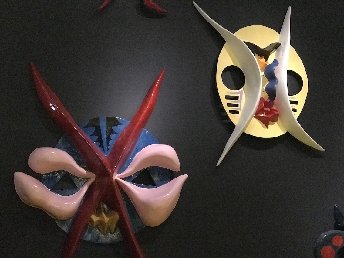 1970年大阪万博では、太陽の塔の地下展示に世界中から集められた仮面