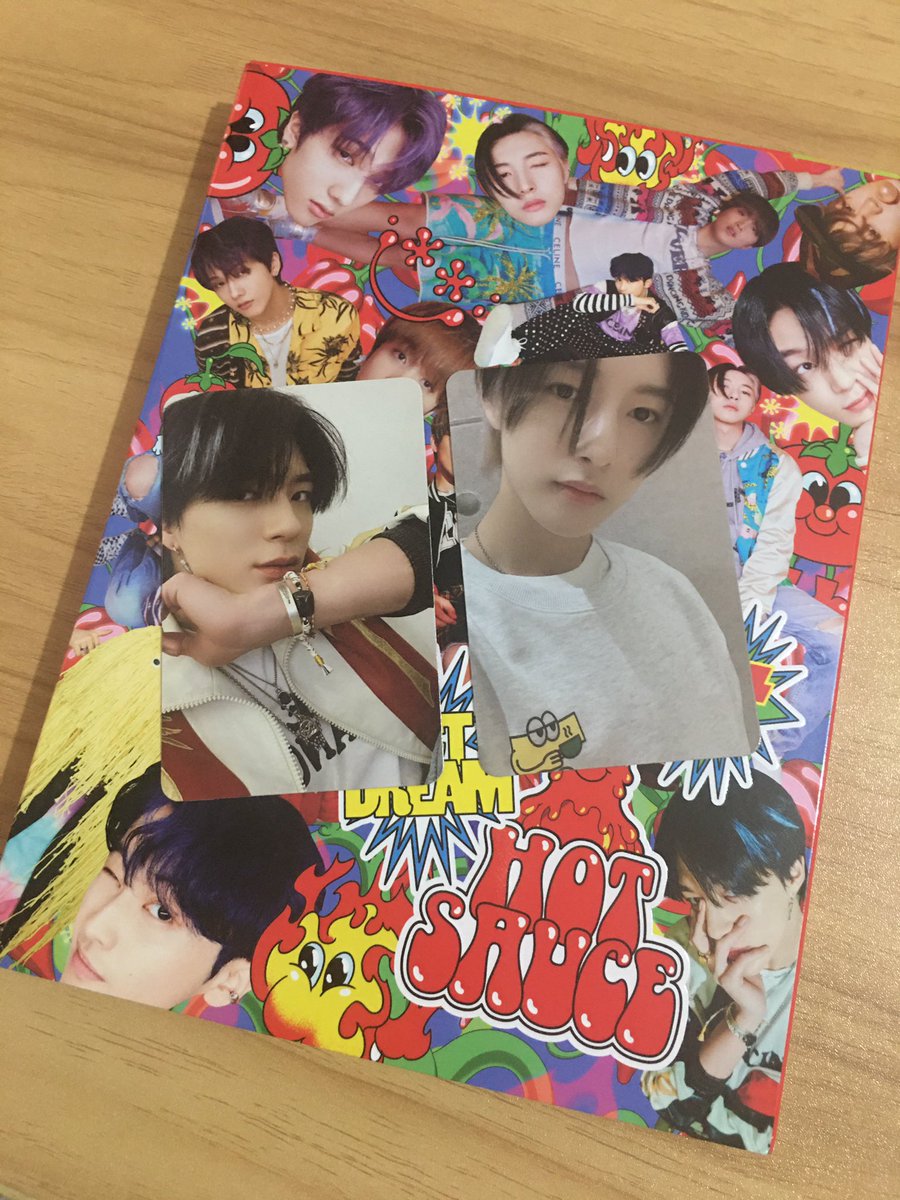 U_Ulann's tweet photo. JENO LEE masyado mo namang ginalingan??!!😭 lahat ng albums ng hot sauce ko may pc ka brad. 
pero at least 3 pcs umuwi naman si renjun and posters si bibi jisung 🥺

certified jeno and lele magnet nako😭
@letsloveph received na po pala tenchuu!!! i appreciate the freebie https://t.co/NjEMZzGk8w