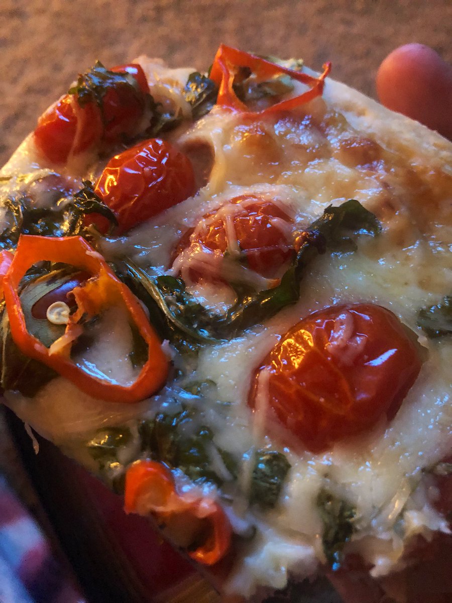 Burkeeboy's tweet photo. Homemade pizzas for dinner tonight.  Picked up everything we needed from @MercatoFoods #StAlbert SO GOOD.  #PIZZA #FridayVibes #FridayNight https://t.co/v581sUnpcv