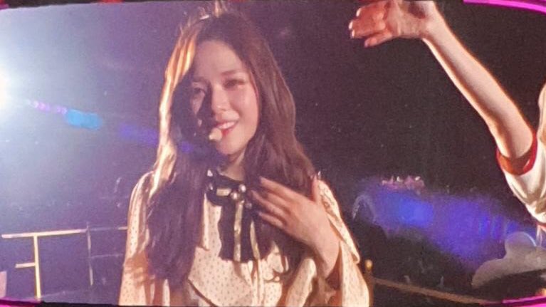 TWICESJEONG's tweet photo. concert photos of jeongyeon makes her look so radiant and gorgeous https://t.co/Jfkki4XvVj