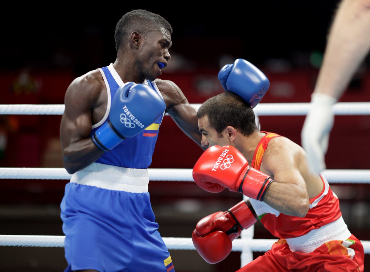 HablaDeportes's tweet photo. #Tokyo2020 ¡Pasa Yuber! El boxeador colombiano Yuberjen Martínez está en los cuartos de final de los 52 kilogramos, al superar por decisión dividida (4-1) al indio Amit Panghal.

Está a una victoria de asegurar medalla.

#Boxing https://t.co/uRvTEOSLxc