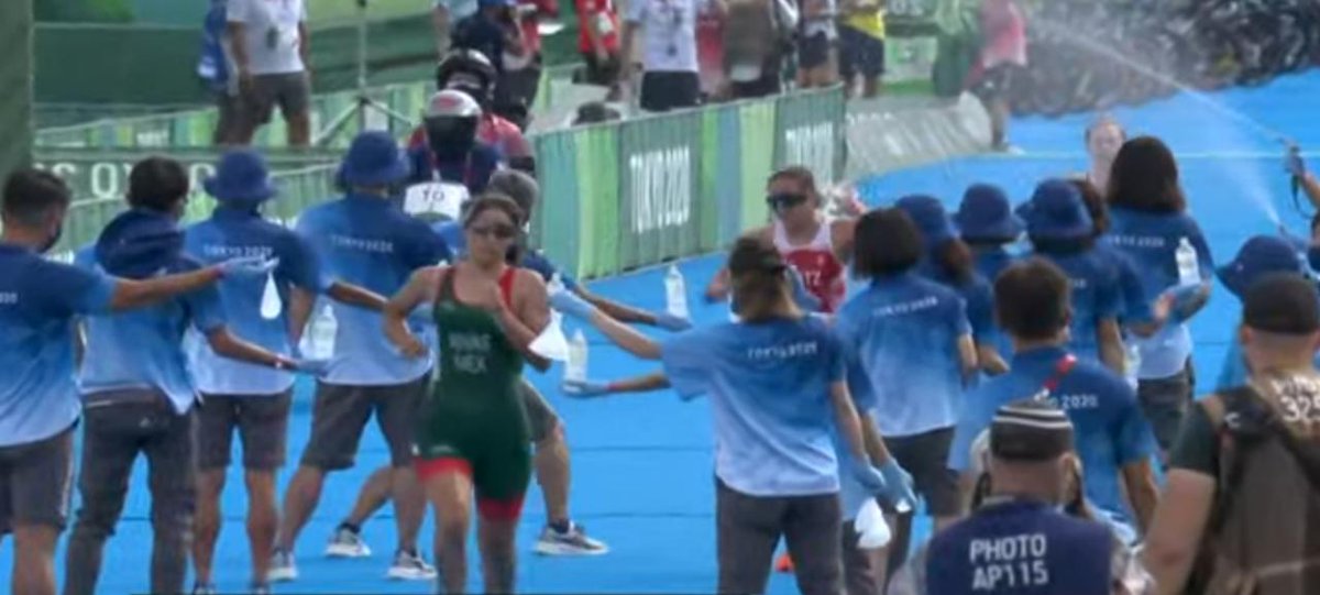 Baja el telón del triatlón de #Tokyo2020 con los relevos mixtos 🏃‍♀️🏊‍♂️🚴‍♀️.

El equipo nacional conformado por <a href="/CecyPerezTri/">Cecilia Perez</a>, <a href="/CrisantoGrajval/">Crisanto Grajales Valencia</a>, <a href="/1claurivas/">claudia rivas</a> e <a href="/irvingperezp/">Irving Perez</a> finalizó en el lugar 16; significó el debut de la prueba en el programa olímpico.

👉🏽 bit.ly/3zU6q9j