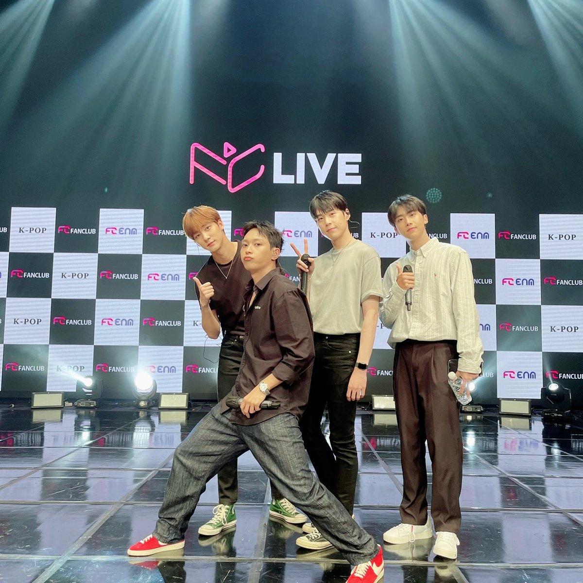 FCLIVE_official's tweet photo. #KNK ONLINE LIVE &amp; TALK EVENT
with #FCLIVE 
[📷]
무대 사진이 도착 했습니다～✌많은 팬분들이 시청을 해주시고 감사드립니다 😍😍ステージ写真が到着しました🙌沢山のファンの皆様がご覧くださりありがとうございました‼️

#인성 #지훈 #희준 #동원 #서함
#크나큰 https://t.co/2wvYtgjomR