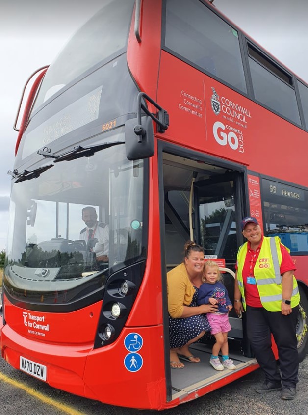 GoCornwallBuses's tweet photo. Let the Park and Ride take the strain out of your trip to Newquay this weekend. #TFC99 Newquay Park and Ride is open this morning from 0800. Park and travel from £2 for an individual £4 for a family a lot less fuss when you take a bus! We look forward to seeing you! https://t.co/V3KiSz1XDF