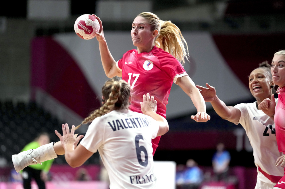 🇷🇺🇯🇵Российские гандболистки вышли в плей-офф!

🤾‍В матче групповой стадии Олимпийских игр женская сборная России по гандболу, за которую выступает Ольга Фомина из ГК "Лада", обыграла Францию - 28:27.

✅Российская команда досрочно вышла в плей-офф турнира.