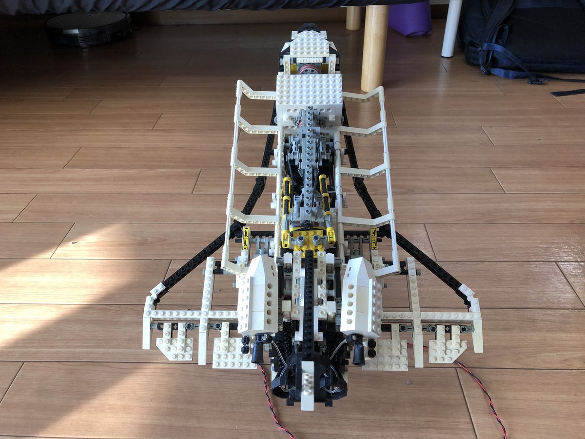 EpicSpaceModels's tweet image. This one will need some serious restoration work. Can someone guess how old this model is?