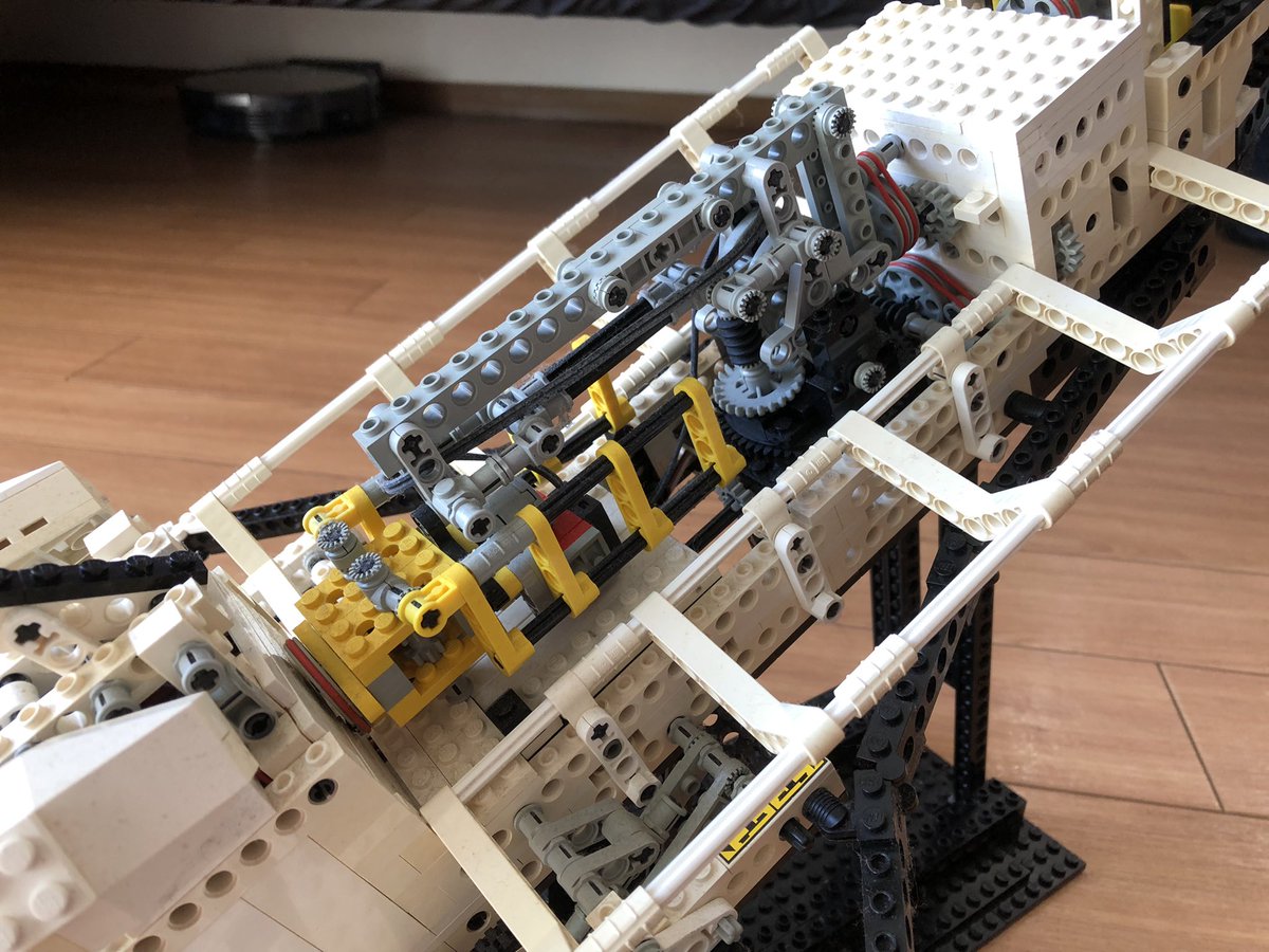 EpicSpaceModels's tweet image. This one will need some serious restoration work. Can someone guess how old this model is?