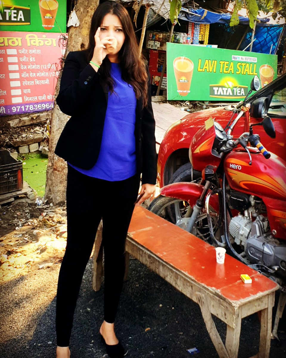 Deepali_p's tweet image. Here is mine taken right outside my Delhi office during the numerous Chai breaks I take...I was on a #ThinkMode (the frown says it all ).. did not realize the team was busy clicking pictures though! 🤦‍♀️
QT with photo(s) of you clicked by someone else . #NoSelfie