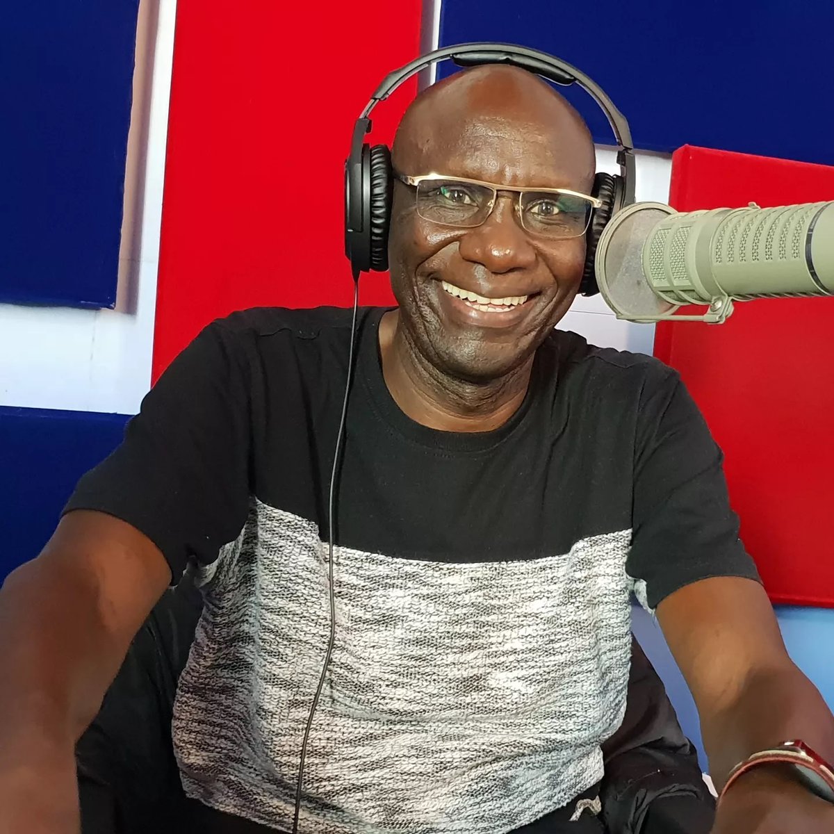 Radio Citizen (@radiocitizenfm) on Twitter photo Karibu kwenye Rhumba republic ndani ya Radio Citizen FM naye the blackest man in black africa <a href="/fredomachoka/">Fred Obachi Machoka OGW</a> <a href="/nyambega_jared/">Jared Nyambega Ekwinini</a> 10am-1pm Show ni #RogaRoga awamu ya kwanza,
Unarogwa ukiwa wapi? #RogaRoga #RadioNumberOne Karibu kwenye Rhumba republic ndani ya Radio Citizen FM naye the blackest man in black africa <a href="/fredomachoka/">Fred Obachi Machoka OGW</a> <a href="/nyambega_jared/">Jared Nyambega Ekwinini</a> 10am-1pm Show ni #RogaRoga awamu ya kwanza,
Unarogwa ukiwa wapi? #RogaRoga #RadioNumberOne