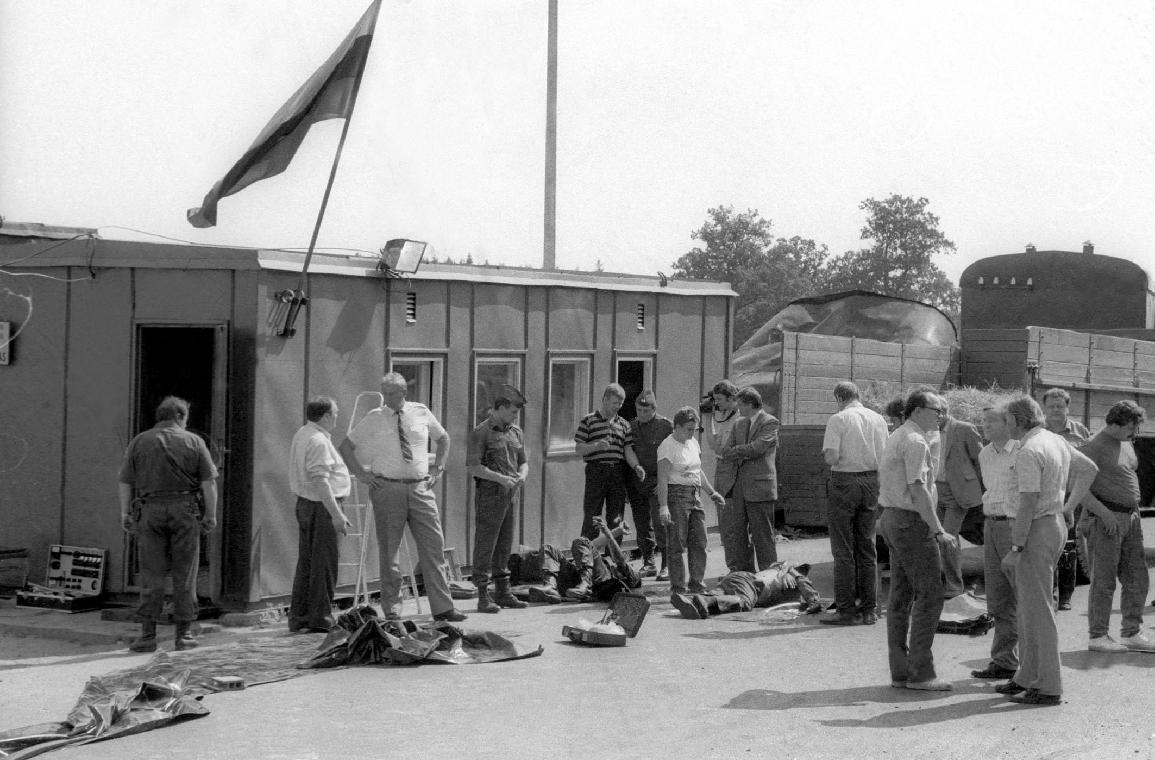 30 years ago Soviet OMON attacked Lithuanian border post in Medininkai and 7 were killed, 1 survived, who suffered severe brain damage and became disabled. All officers were unarmed. Russia to this day refuses to cooperate in bringing responsible for this massacre to justice.