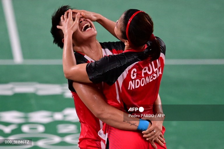 Saat Nitya Maheswari pensiun krn cedera, Greysia Polii sempat berpikir waktunya di bulu tangkis sudah habis.

Dipasangkan dgn nama2 lain, kok gagal terus.

Hingga pd 2017, krn tdk ada yg lain, dia dipertemukan dgn anak baru, berumur 10 thn lebih muda. 

 ..and the rest is history