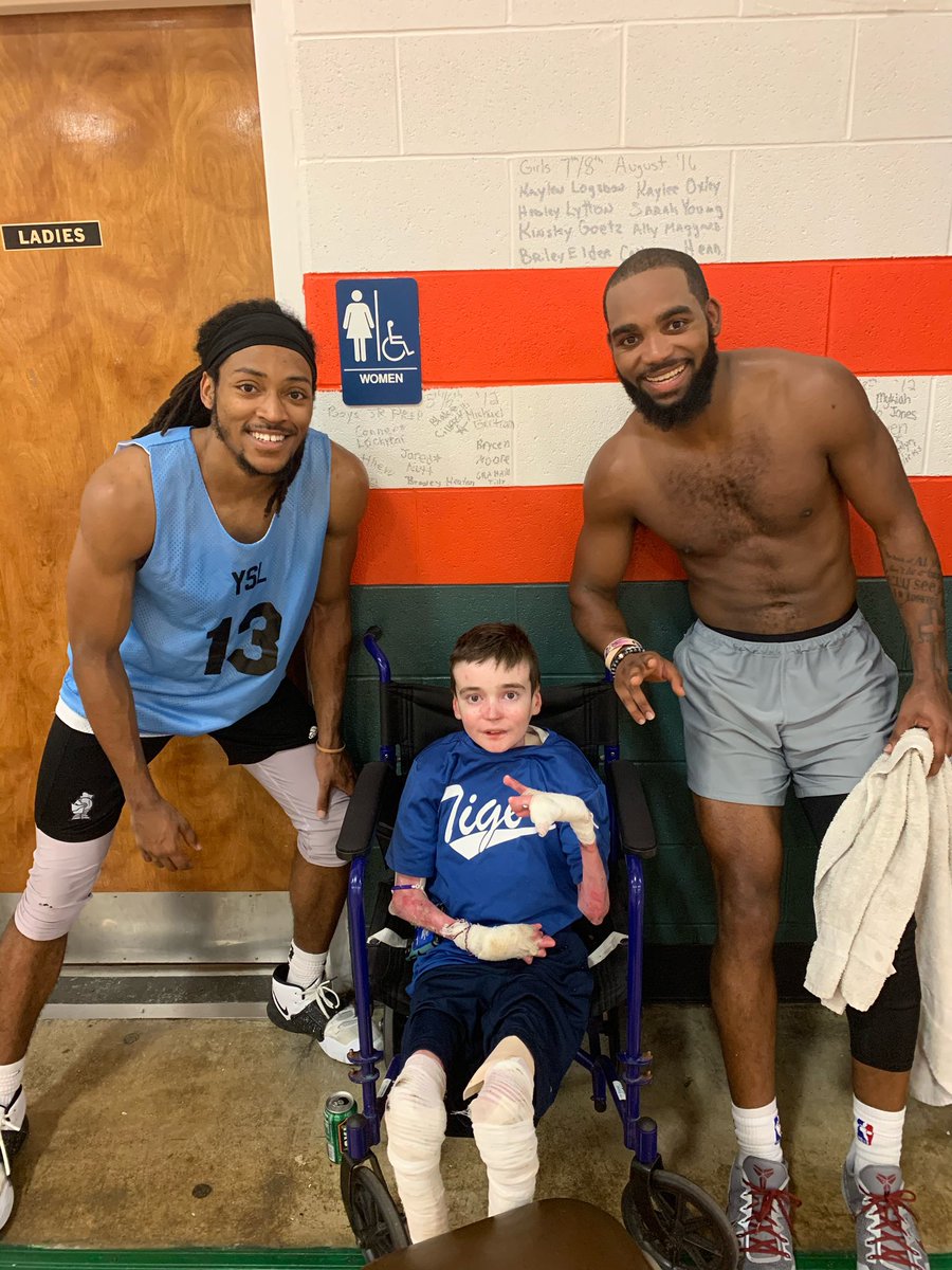 samschulz9's tweet image. Great time watching some former local stars tonight. It was a great event #FTF @jaypack1322 @dhpenn30 @BooGib_  @ Alphonso Baity @ Jacob Norman @ alex Stein @ nate Hanson @ Mario Barnes