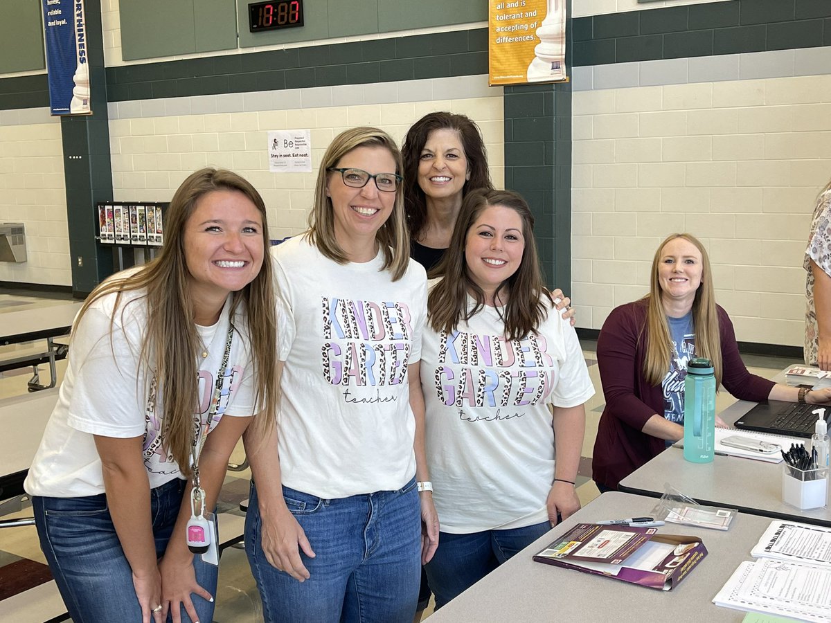 NicholsSawmill's tweet photo. Kinder teachers were ready for this group of cute faces 😎 with stories, 📚 sidewalk chalk, recess, and popsicles! KINDER CAMP = SUCCESS! @MagnoliaISD @nselaurencarl @msmeyers17 Mrs. Peveto @MrsPorterNSE @MrsTheiss14 @ataylornses @anne_marie_w129 @joyjstew #NSEMovingMountains https://t.co/xbfqAzv7HU